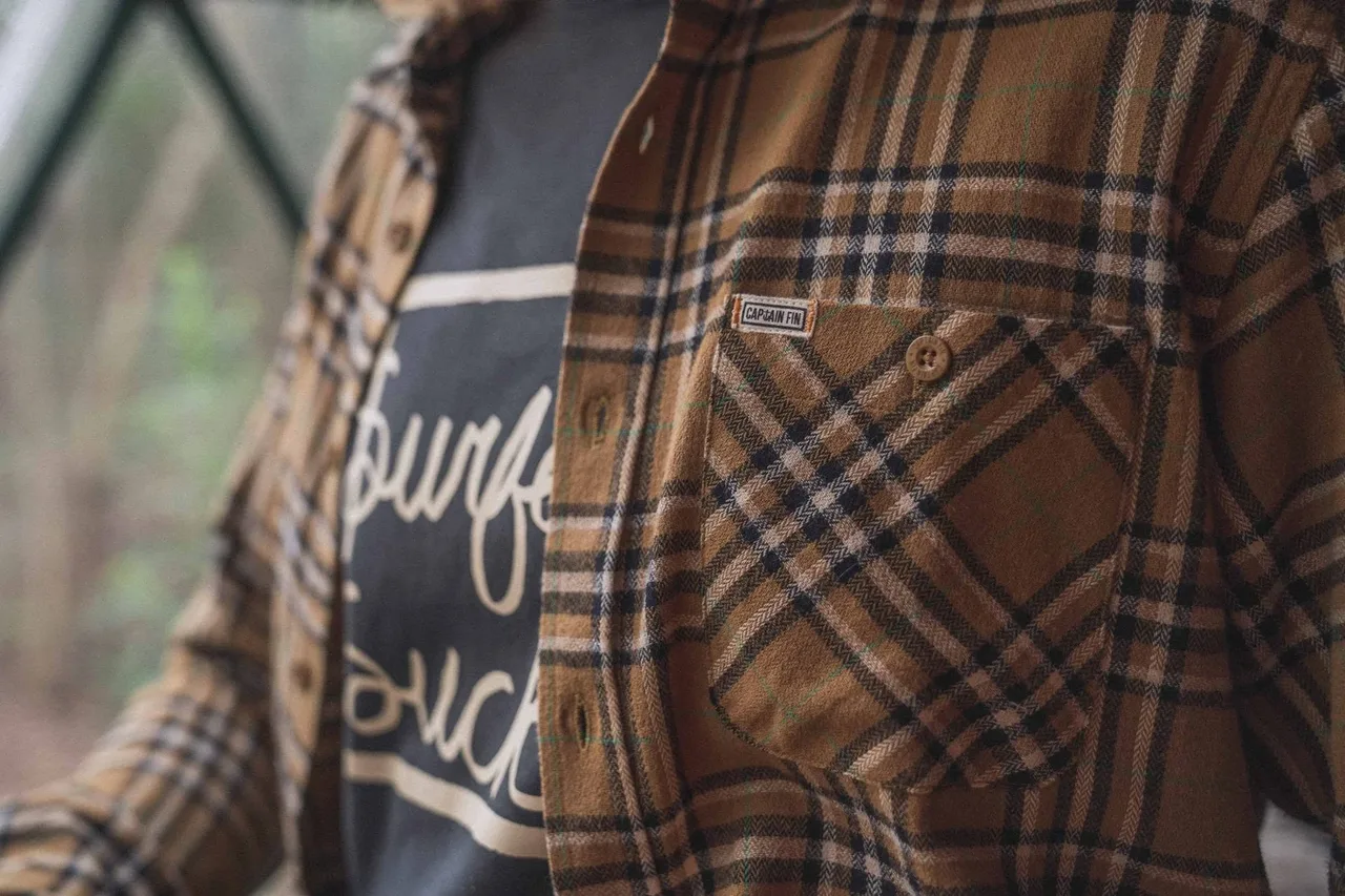 Camisa de franela a cuadros de Captain Fin Mayoristas — marca de indumentaria surf y skate que vende por mayor online con su tienda B2B en VentasxMayor